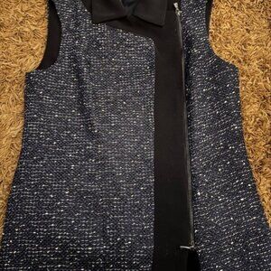Black/Blue/White tweed vest Ann Klein, Size 12, asymmetrical Zipper Closure